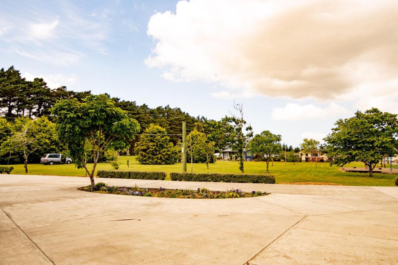 Beach Road Holiday Park Otatara Экстерьер фото