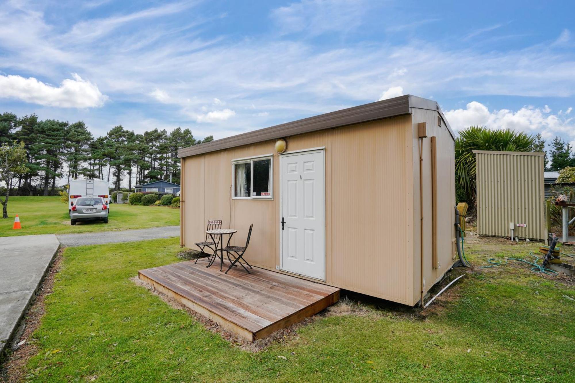 Beach Road Holiday Park Otatara Экстерьер фото