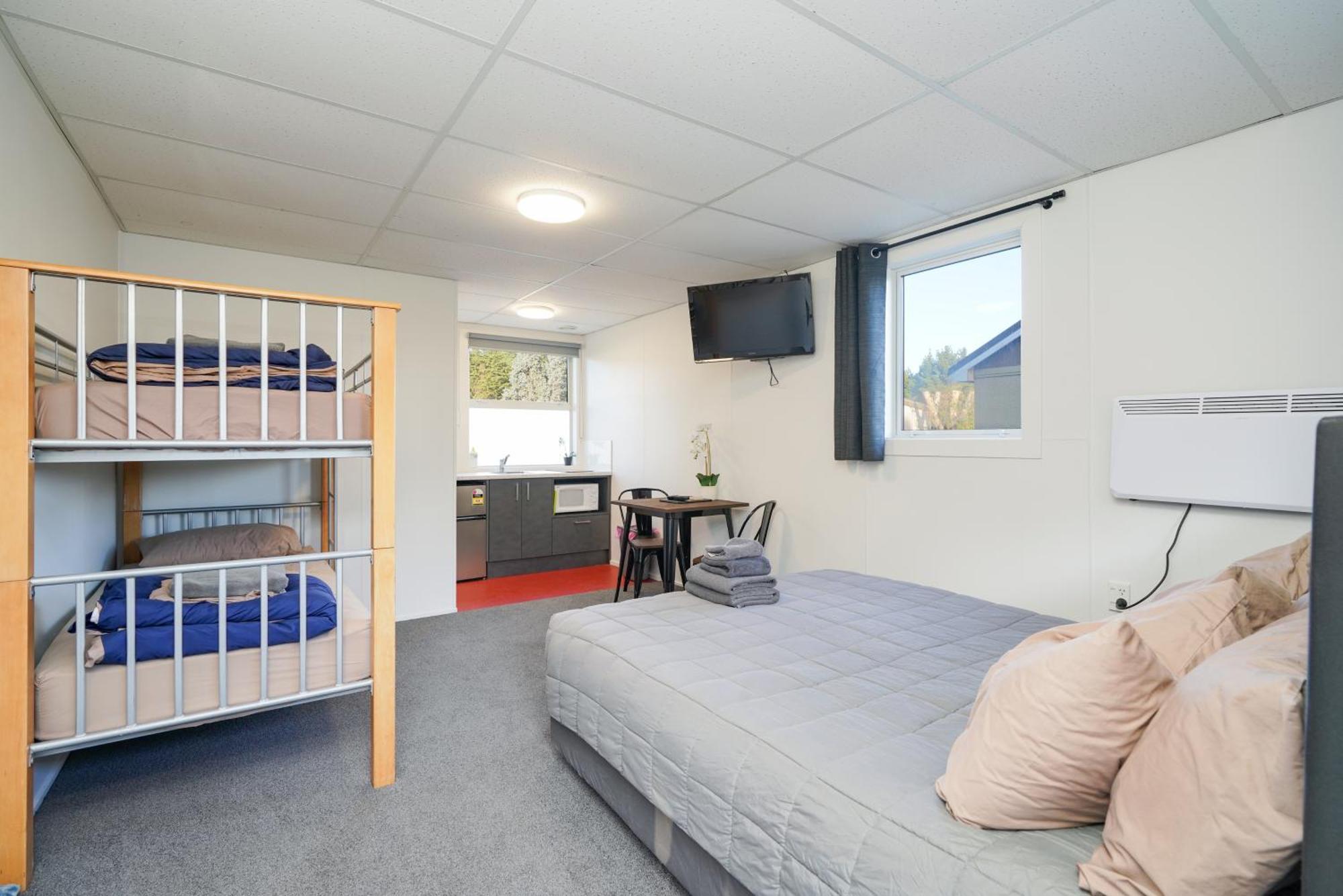 Beach Road Holiday Park Otatara Экстерьер фото