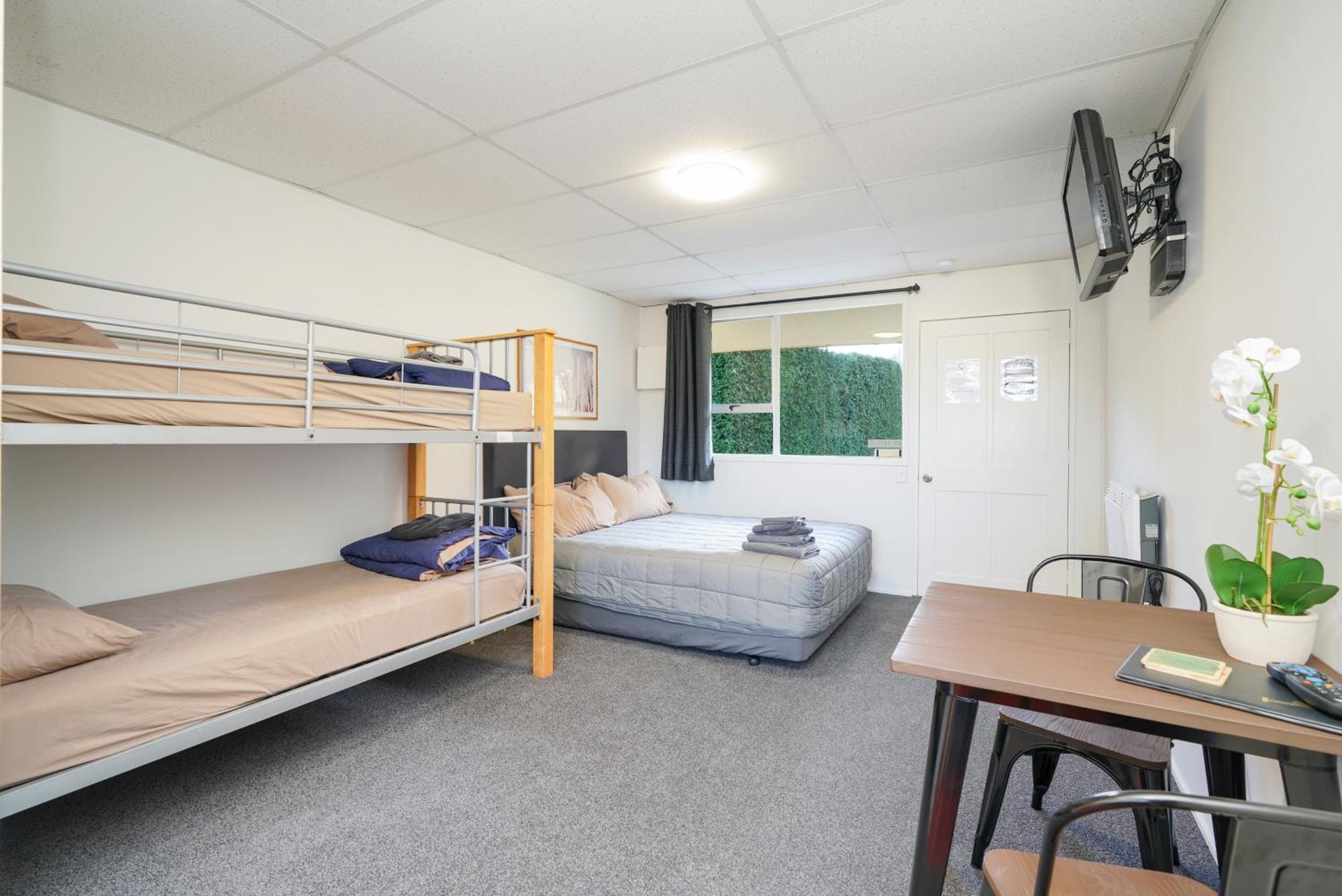 Beach Road Holiday Park Otatara Экстерьер фото