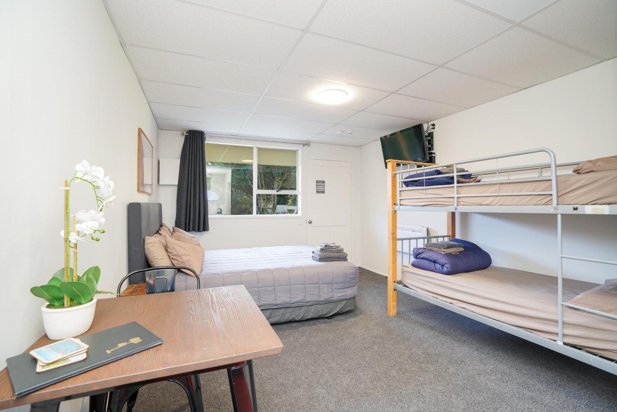 Beach Road Holiday Park Otatara Экстерьер фото